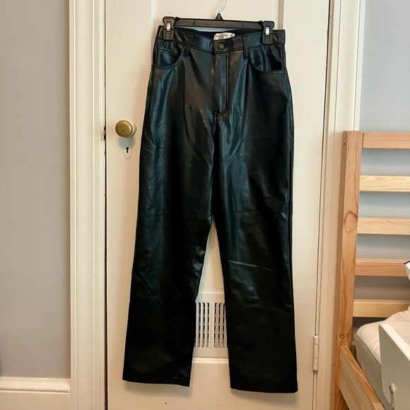 ABERCROMBIE & FITCH The 90s Straight Ultra High Rise Curve Love Faux Leather - Picture 3 of 6